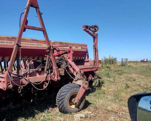 Sembradora Bertini Modelo 32000