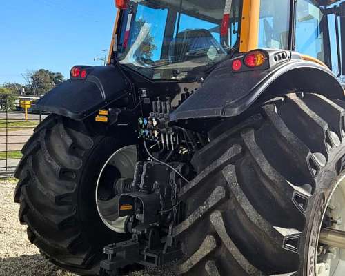 Valtra BH 174 HI Tech Semi Power Shift con Piloto - Stock