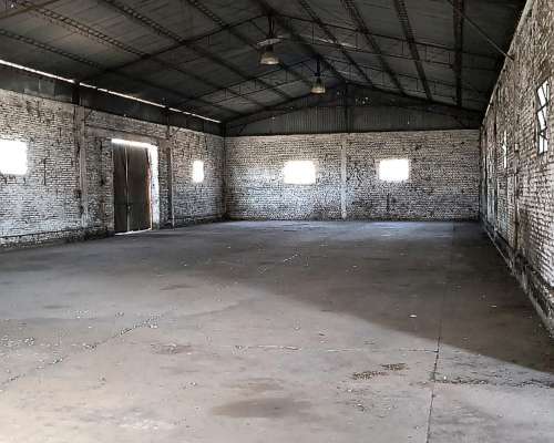 Inmueble Espectacular en Acceso a Huergo , Casa a Reciclar