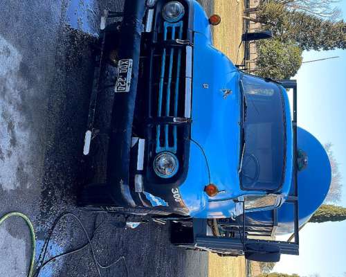 Camión Bedfor 300 con Tanque de Agua 6000 L