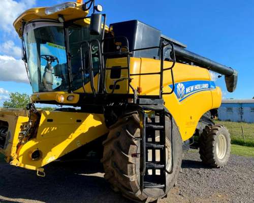 Cosechadora New Holland CR6080 con Cabezal 30 Pies