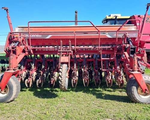 Sembradora Pionera 2520 con Alfalfero