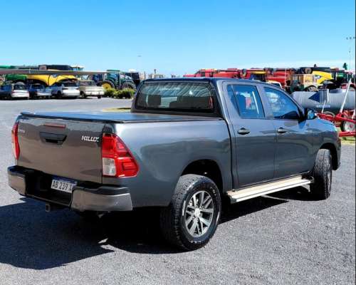 Toyota Hilux DX 2.4 6ta 4X2