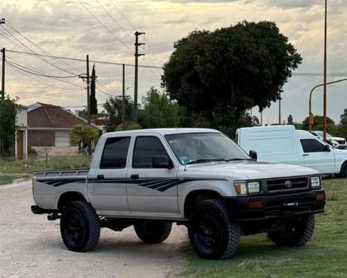 Toyota Hilux año 2000 4X4
