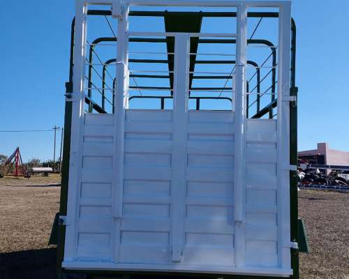 Jaula para Hacienda de 1,80 X 3,60 Mts con Lanza Regulable