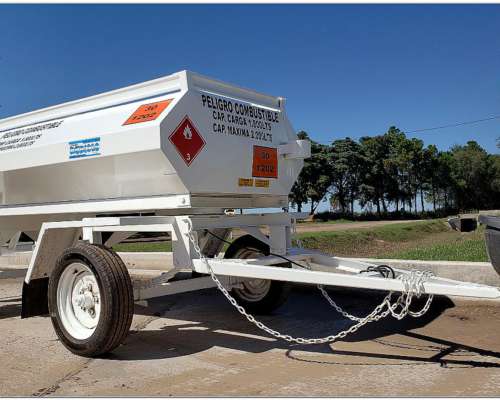 Acoplado Tanque Cisterna de Chapa para Combustible 2000 Lts.
