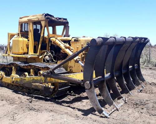 Topadora Caterpillar D7g. Serie Alta. en Marcha.