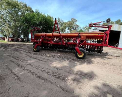 Sembradora 32000 de 38 a 21 cm . Bertini. Disponible