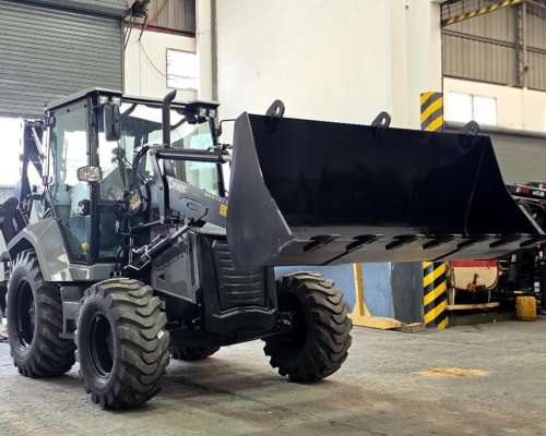 Retropala Europea Cukurova 885 XG 4 X 4 con Plan Agro