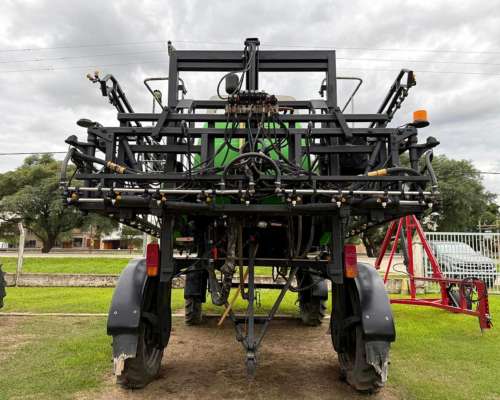 Metalfor 3200 año 2010. Motor Deutz 6 Turbo. 140hp