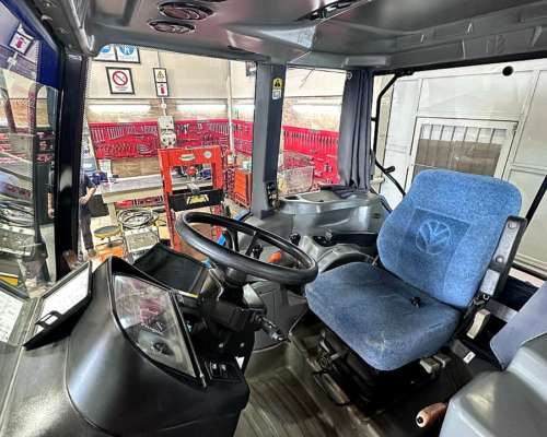 Tractor New Holland 6040. 135 HP