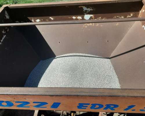 Fertilizadora Pozzi 1.000 Kg