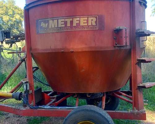 Mixer Vertical Racionador Metfer. 5.5 Mts 3. muy Buen Estado
