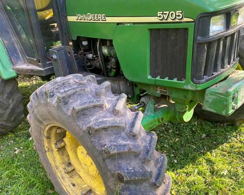 Tractor John Deere 5705