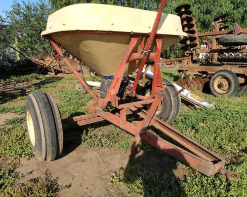 Fertilizadora Tanzi - 800lts