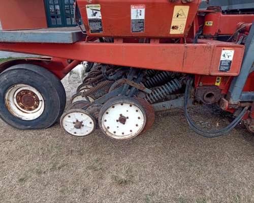 Apache 9000 con Alfalfero y Fert. Plegable,