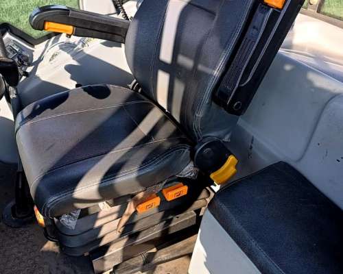 Tractor Pauny 540 Bravo, Articulado, 240 HP, año 2020, 1.600