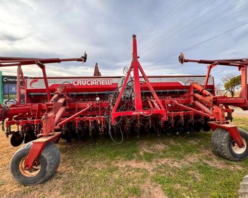 Crucianelli Pionera 4017 con Alfalfero y Kit Neumáticoo