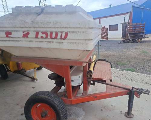 Fertilizadora de Arrastre Marca Gimetal
