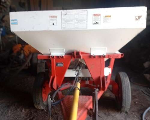 Fertilizadora Yomel 1050 Seminueva