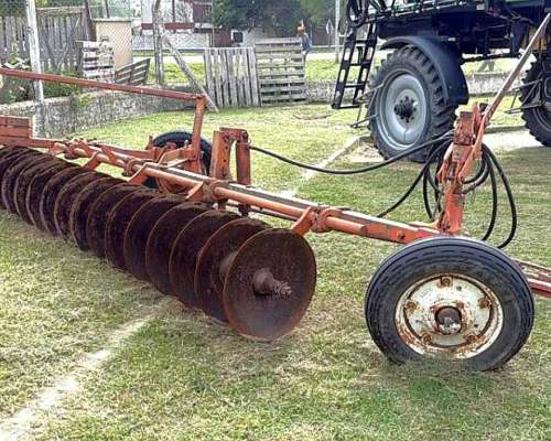 Cultivador de Campo Marca Schiavoni 15 Discos