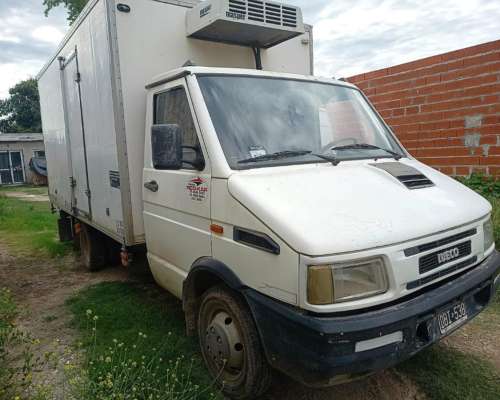 Dueño Remata. Camion Iveco Chasis con Cabina Caja Termica