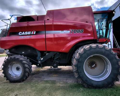 Cosechadora Case IH 7088 año 2011 + Drapper Piersanti 35 PIE