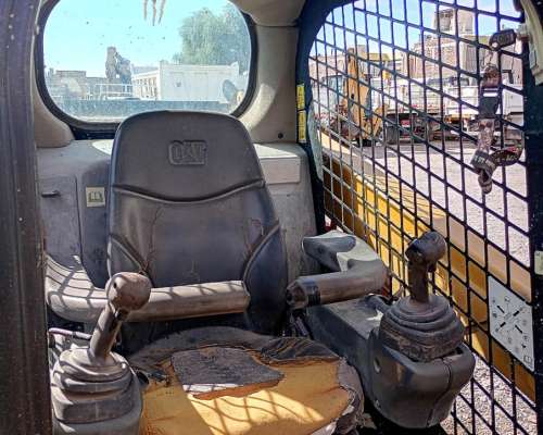Minicargadora Marca CAT Modelo 236d con Brazo Retro J.deere