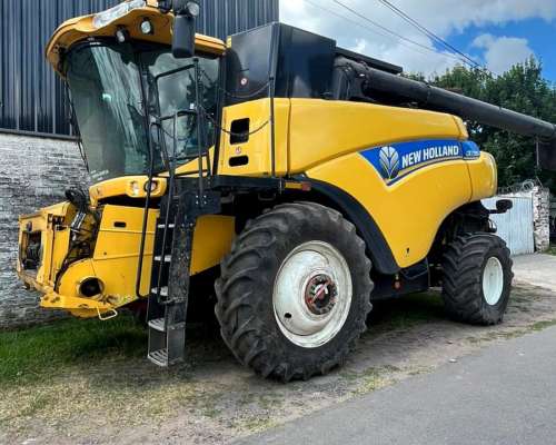 Cosechadora New Holland CR7.90 2019 - 435 HP - Usada