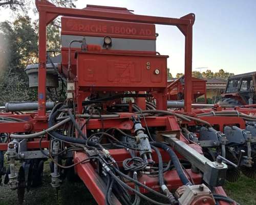 Sembradora Apache 18000. Usada