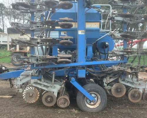 Sembradora Yuri de 39 a 20 cm con Alfalfero