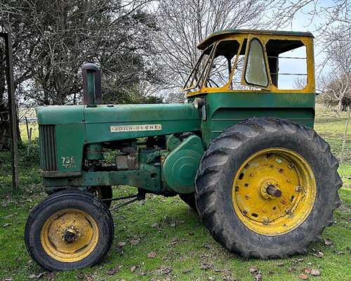 Tractor John Deere 730