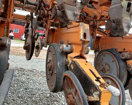 Sembradora Agrometal TX Mega Neumática 16x52 /20X42