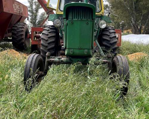 Tractor John Deere 2420