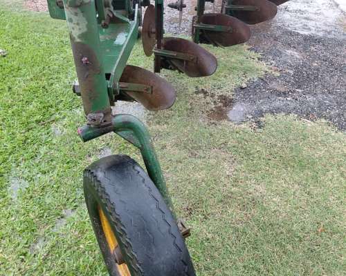 Arado de 6 Rejas Marca Agromec