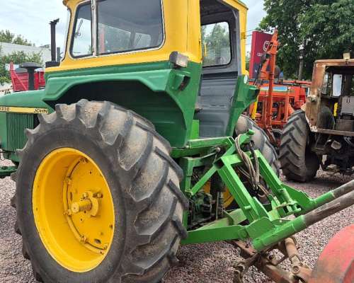 John Deere 3330 con Pinche, muy Bueno