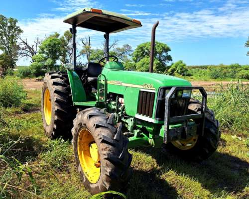 Tractor John Deere 5705 en muy Buen Estado