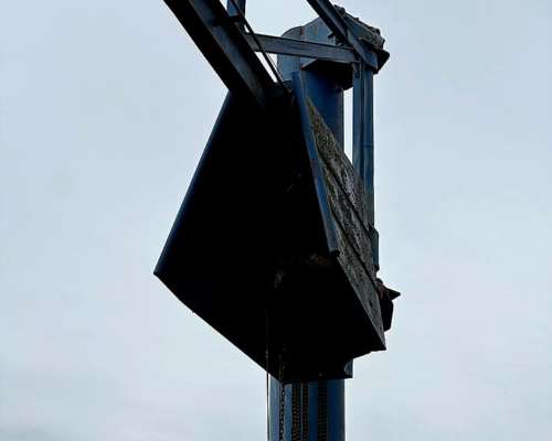 Vdo. Pluma de 7,5 MT. Radio de Giro de 6 y Aparejo de 3 TN.