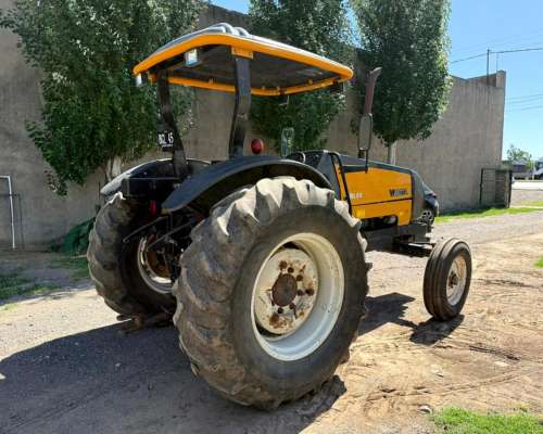 Tractor Valtra BL 88 con Techo