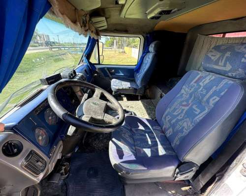 Volkswagen 17220 Tractor 2010