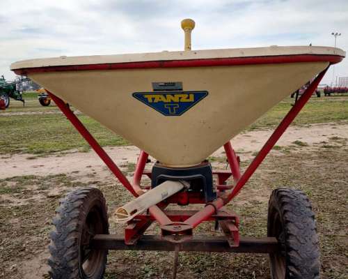 Fertilizadora Tanzi de 1000 Kilos a Péndulo