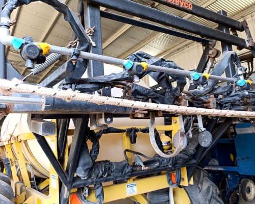 Pulverizador de Arrastre Releyco R2500 Botalón 21 Mts.