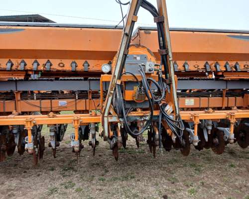 Sembradora Agrometal TX Mega 16 a 52cm Neumatica