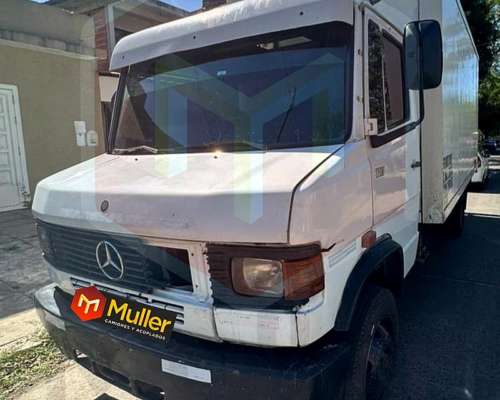 Mercedes Benz 710 año 2000 con Caja y Equipo