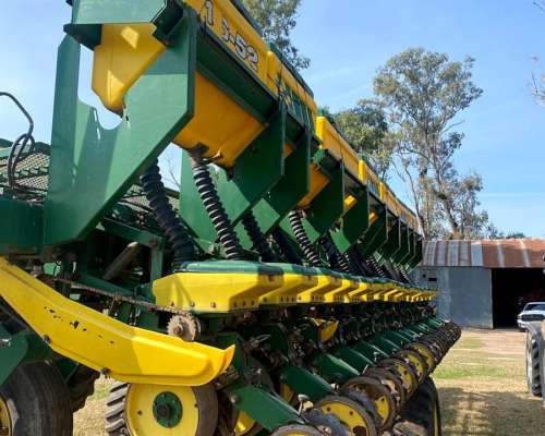Vendo Sembradora Tedeschi 16x52 con Fertilizacion al Costado