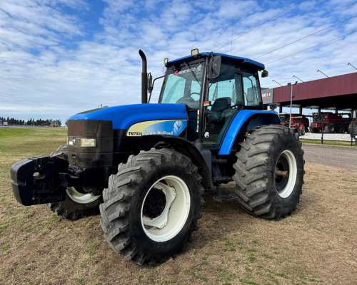 New Holland TM 7020 - año 2011