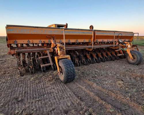 Sembradora Agrometal MX 33 a 21 Alfalfero y Fertilización