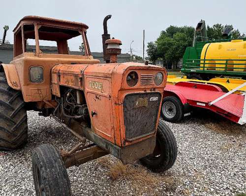 Tractor Fiat 700e con Toma de Fuerza e Hidraulico