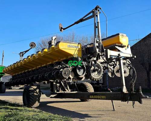 Sembradora Autotrailer 14 a 52 Brioschi. Disponible