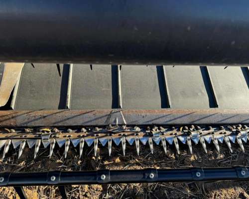 Cosechadora New Holland Cr7.90, Cabezal Draper Macdon